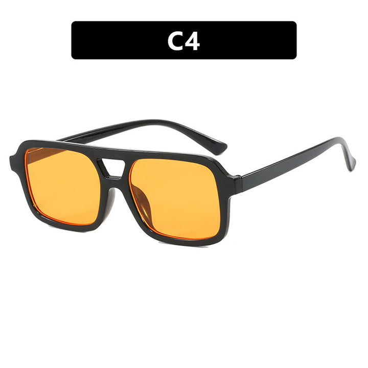 Dame moteriktig kvadratisk solbrille laget av transparent plast Luvikno