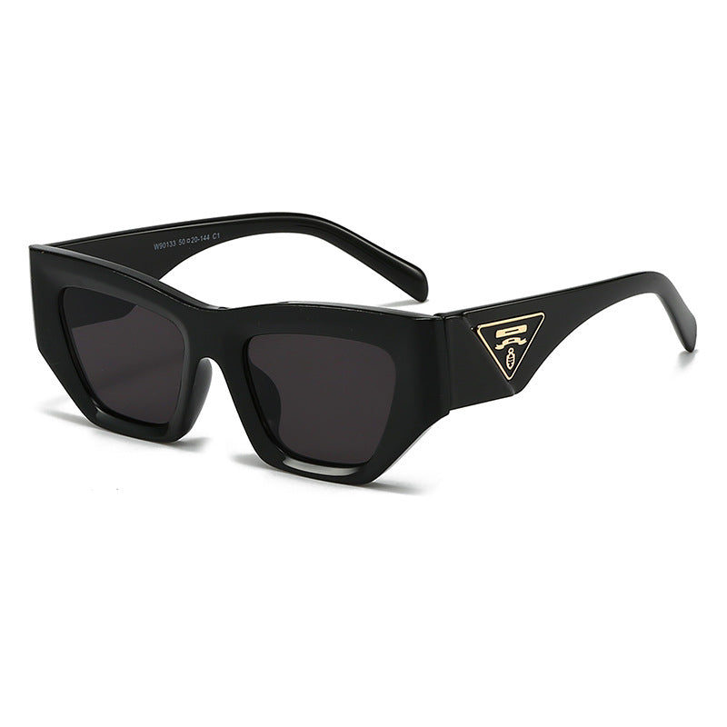 Dame Designer solbrille med moderne, geometrisk ramme Luvikno