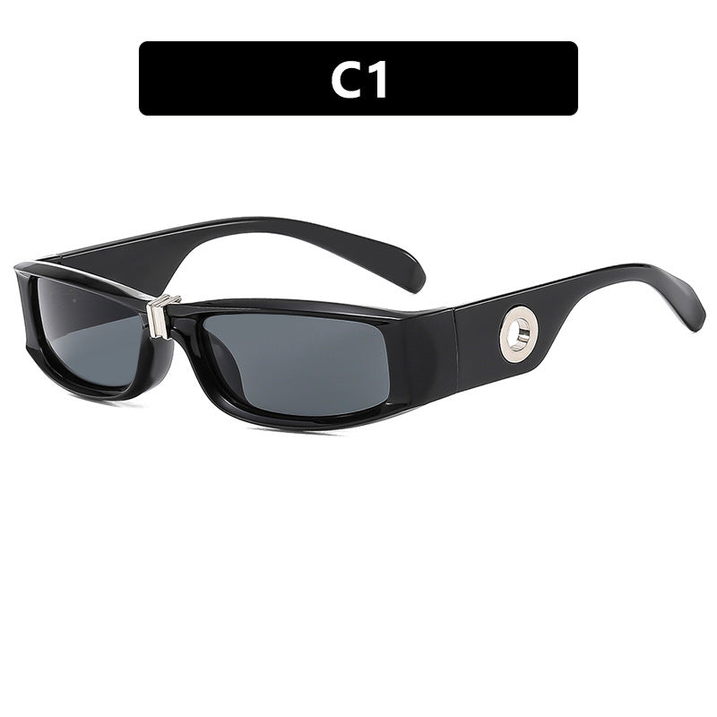 Dame moteriktig solbrille med beskyttende UV-filter og robust ramme Luvikno