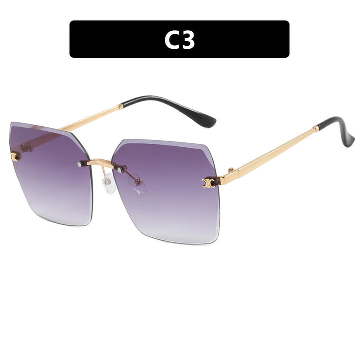 Dame firkantet solbrille i moderne design med filigran metallramme Luvikno