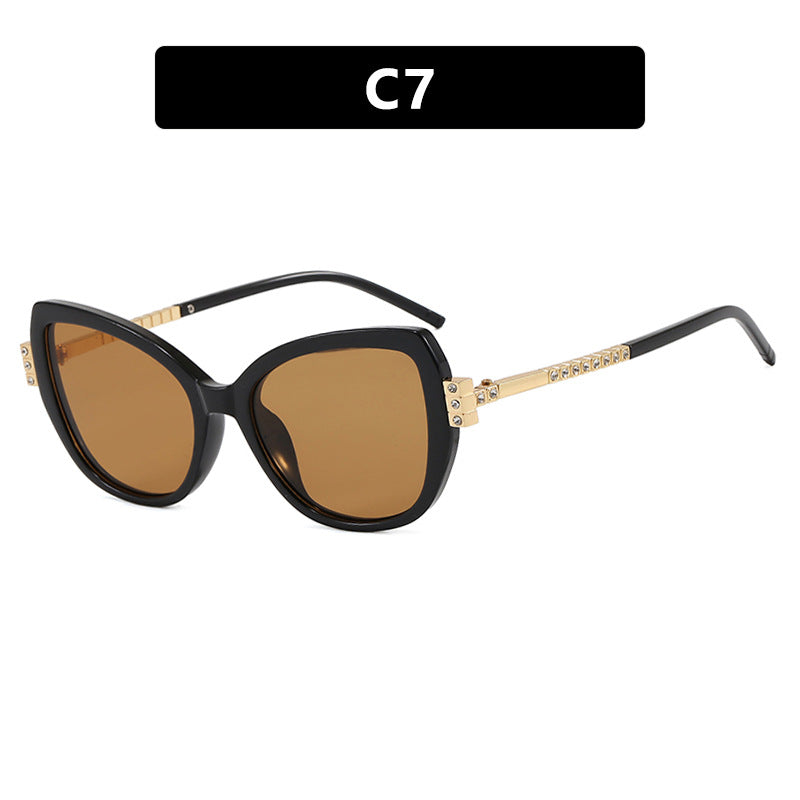 Dame oversized solbrille med beskyttende UV-filter og elegante aksenter Luvikno