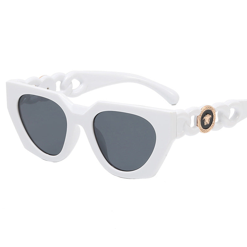 Dame moteriktig solbrille med ekstravagant design og luksuriøse detaljer Luvikno