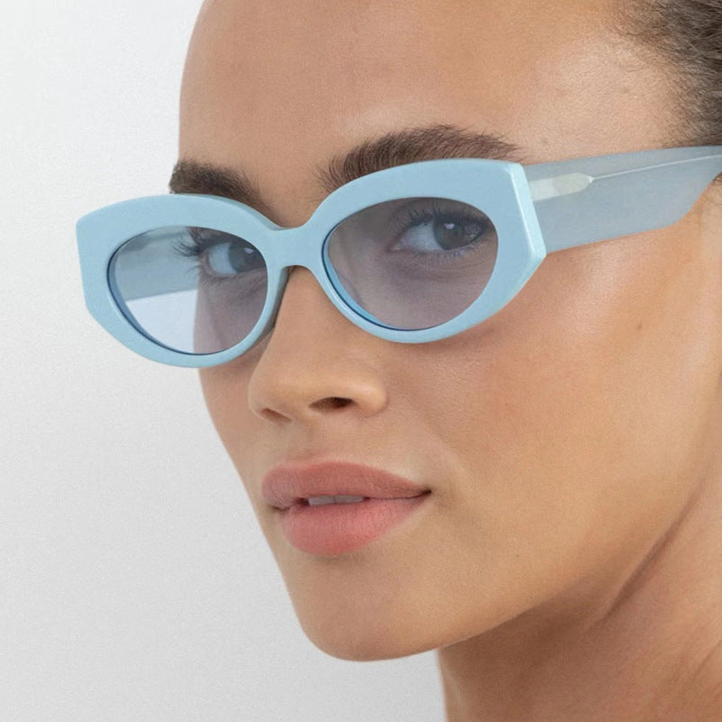 Dame Cat-Eye solbriller i stilfullt plastdesign Luvikno