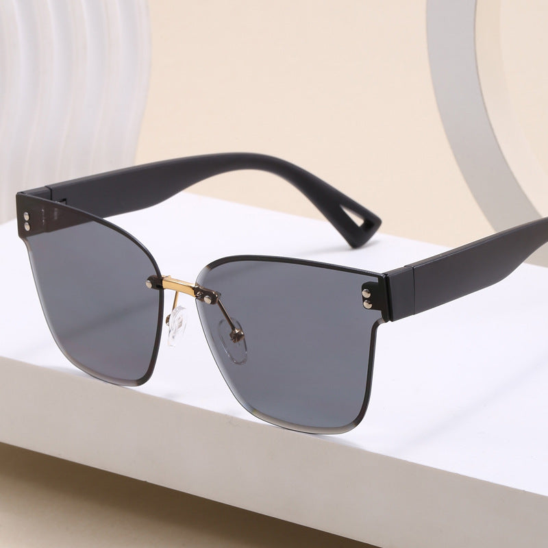 Dame stilige solbriller med elegant skjolddesign Luvikno