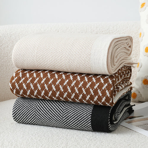 Kvinnelig Elegant Snuggle Blanket laget av Myk Strikk med Geometrisk Mønster Luvikno