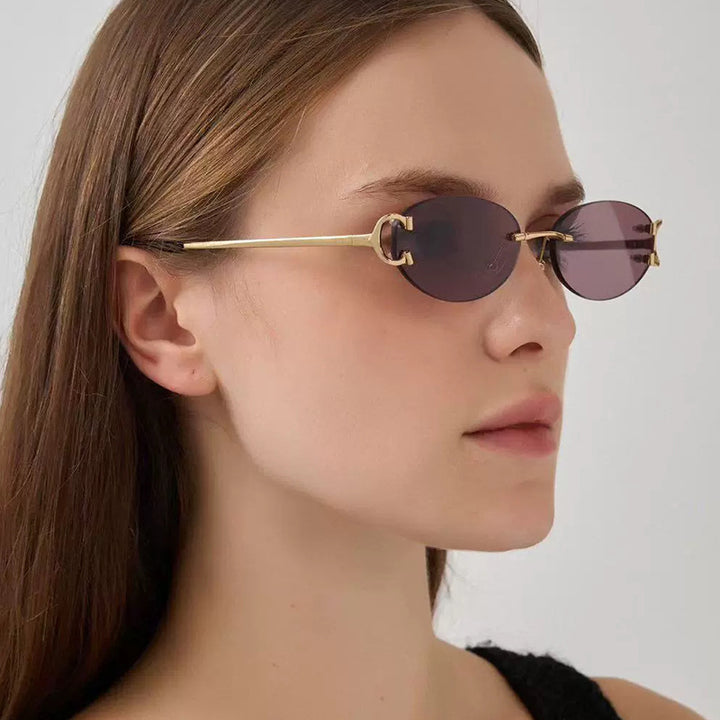 Dame elegant ovalformet solbrille med moderne metalramme Luvikno