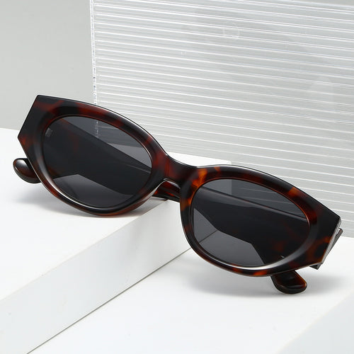 Dame Cat-Eye solbrille med moderne, transparent ramme og UV-beskyttelse Luvikno