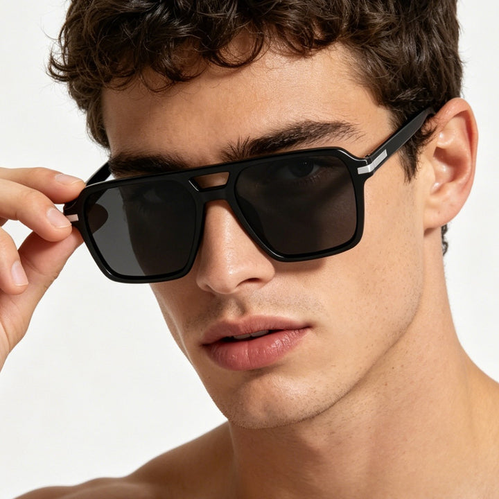 Dame firkantet solbrille med elegant gjennomsiktig ramme Luvikno