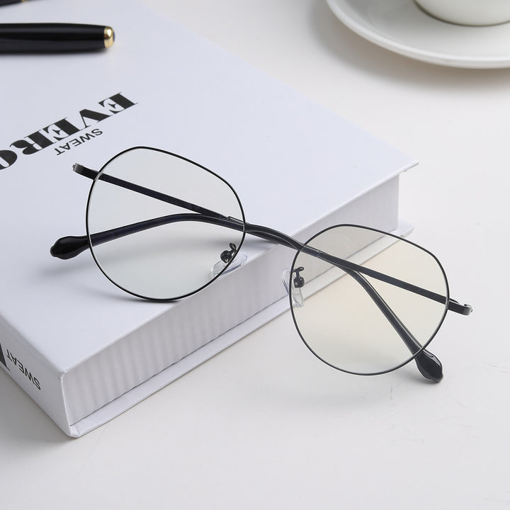Damer stilige briller i elegant, minimalistisk design Luvikno