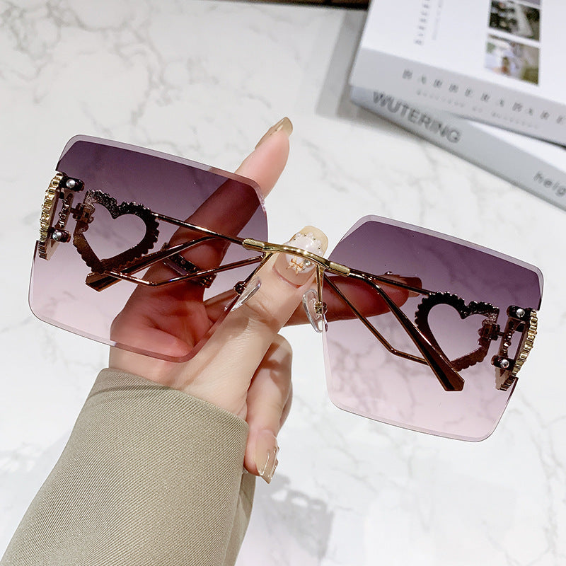 Dame moteriktig solbrille med trendy hjerte-design Luvikno