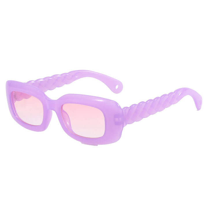Dame moteriktig firkantet solbrille med unikt vridd stangdesign Luvikno