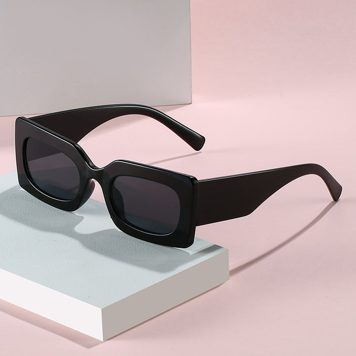 Dame modische solbrille i kantet design Luvikno