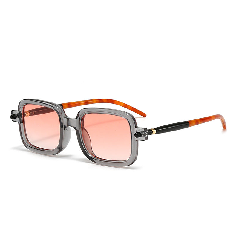 Dame moteriktig kvadratisk brille med stilige detaljer Luvikno