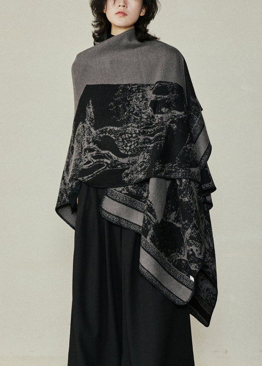 Luvik | Painajajäähyys puuvillasta neulottu huppari mustalla V-aukkolla