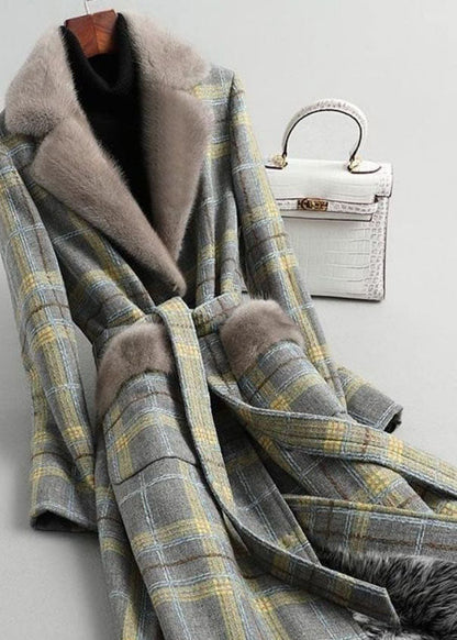 Luvik | Ruudullinen Peter Pan -kaulusvillakangastakki talvella