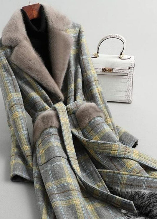 Luvik | Ruudullinen Peter Pan -kaulusvillakangastakki talvella