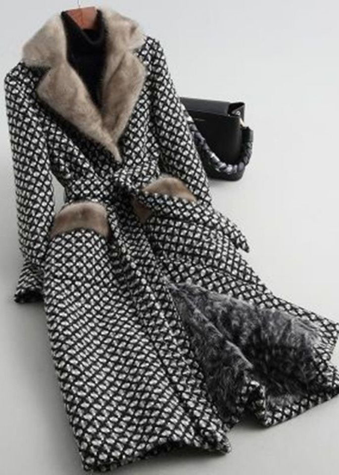 Luvik | Ruudullinen Peter Pan -kaulusvillakangastakki talvella