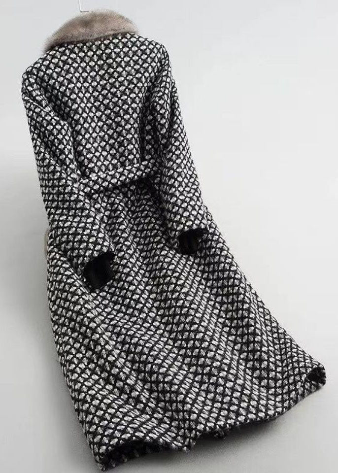 Luvik | Ruudullinen Peter Pan -kaulusvillakangastakki talvella