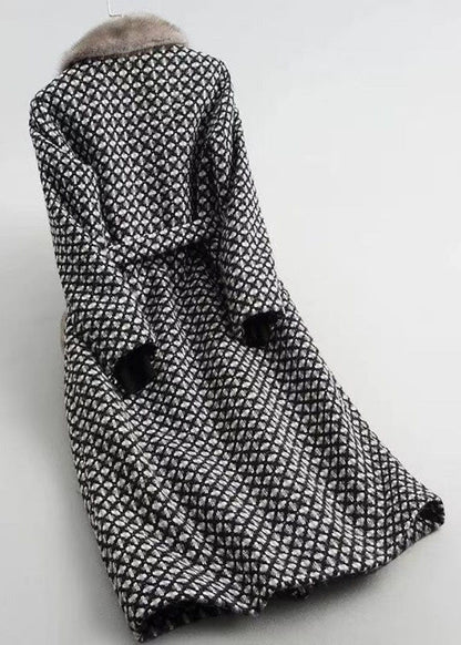 Luvik | Ruudullinen Peter Pan -kaulusvillakangastakki talvella