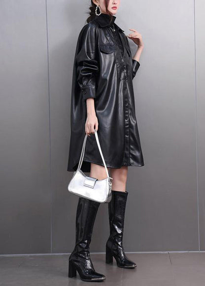 Luvik | PU-trenssitakki mustalla Peter Pan -kauluksella ja taskuilla