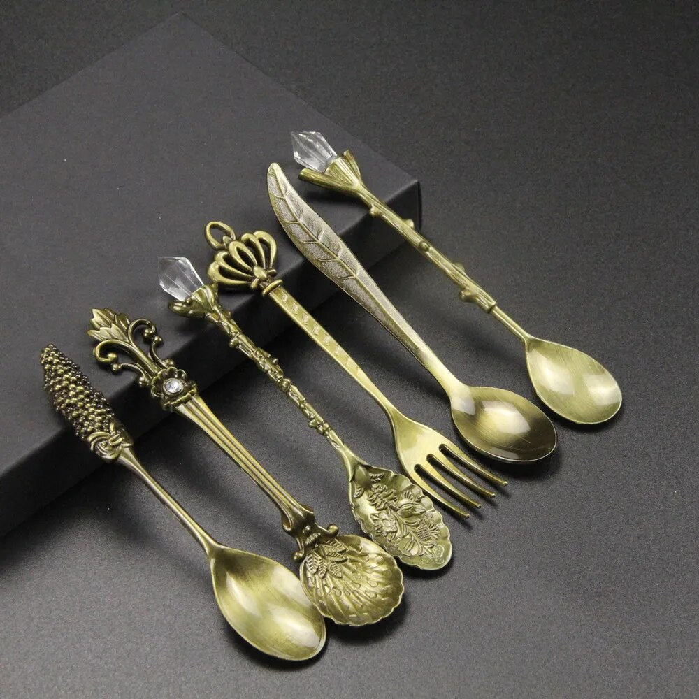 Luvikno | Vintage Gravert Teirske – Klassisk Eleganse for Bordet