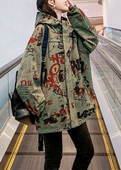 Luvik | V-aukko Haustetakki puuvillasta vihreillä kirjaimilla ja taskuilla