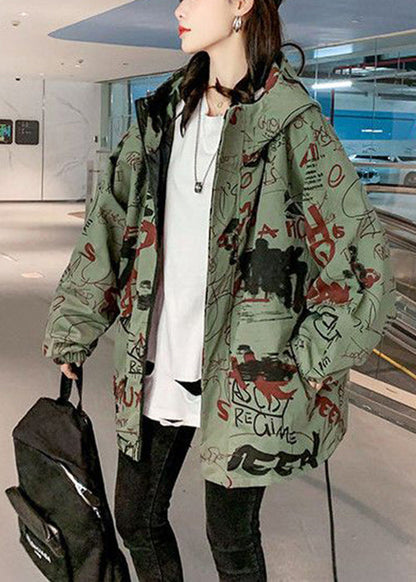 Luvik | V-aukko Haustetakki puuvillasta vihreillä kirjaimilla ja taskuilla