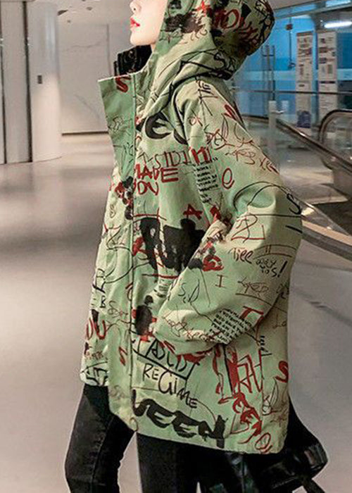 Luvik | V-aukko Haustetakki puuvillasta vihreillä kirjaimilla ja taskuilla