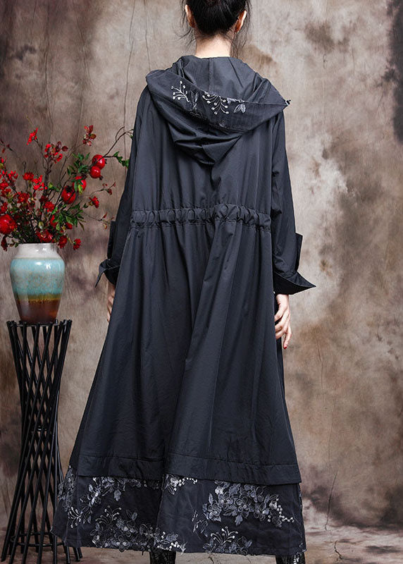 Luvik | Koko Takit patchwork-musta trench takki hupulla