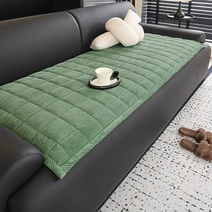 LuxeShield Quiltmatte — Transformér sofaen din til en feilfri oase av komfort og beskyttelse | Luvikno