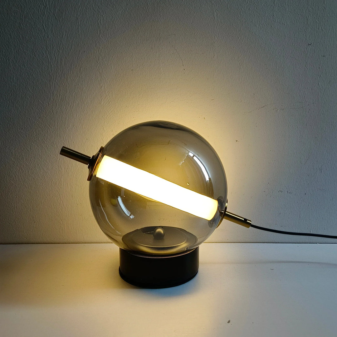 Luvikno | Retro Glass Bordlampe med Varme Glød - Tidøs Eleganse