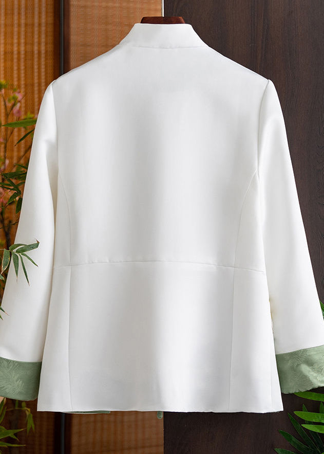 Luvik | Puuvillasta ommellut brodeeratut patchwork-takit valkoisella korkealla kauluksella