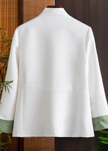 Luvik | Puuvillasta ommellut brodeeratut patchwork-takit valkoisella korkealla kauluksella