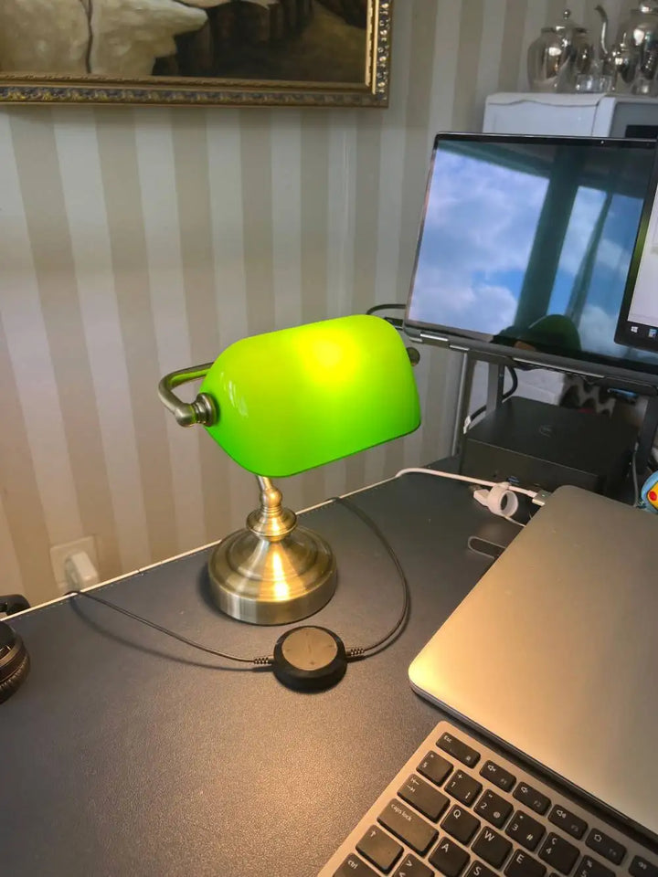 Luvikno | Retro Mini Skrivebordslampe NostalGlow – Kompakt Eleganse