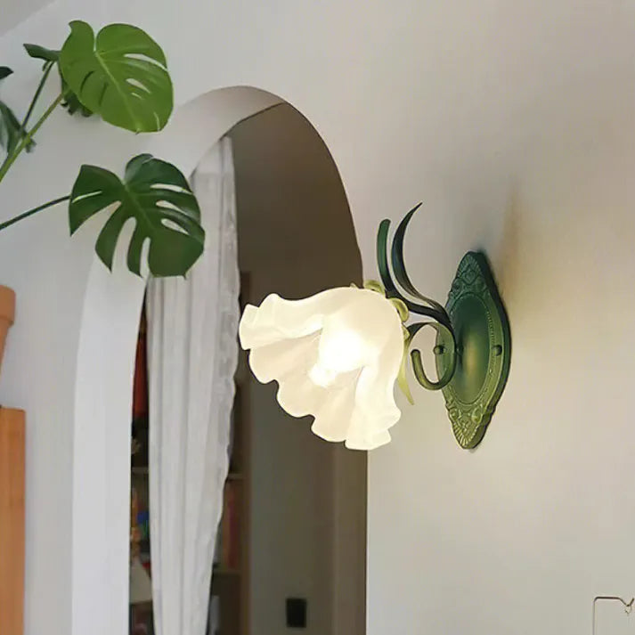 Luvikno | LilyGlow Vegglampe - Elegant naturinspirert belysning