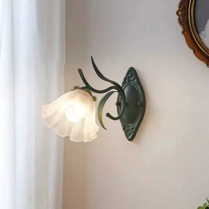 Luvikno | LilyGlow Vegglampe - Elegant naturinspirert belysning