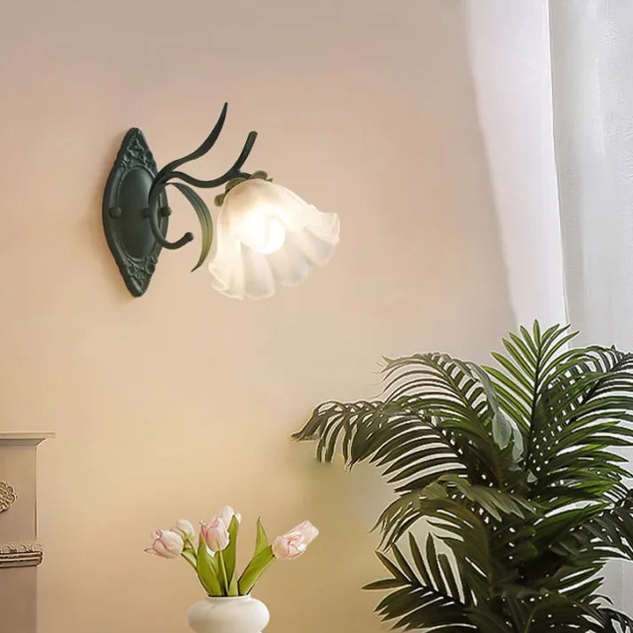 Luvikno | LilyGlow Vegglampe - Elegant naturinspirert belysning
