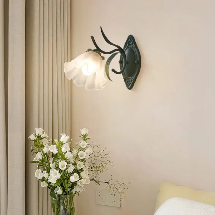 Luvikno | LilyGlow Vegglampe - Elegant naturinspirert belysning