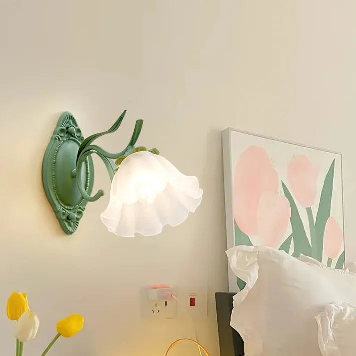 Luvikno | LilyGlow Vegglampe - Elegant naturinspirert belysning