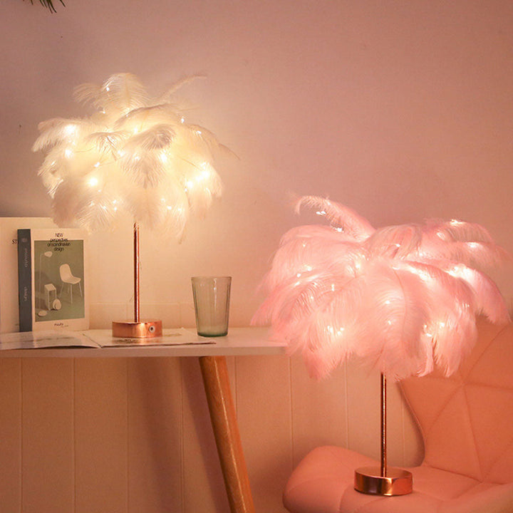 Ostrich Night Light | Eccentrisk Lampe med Fjær & Roségull Base | Luvikno