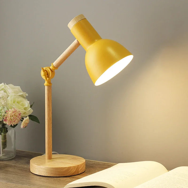 Luvikno | Tre Justerbar Bordlampe | Nordisk Belysning