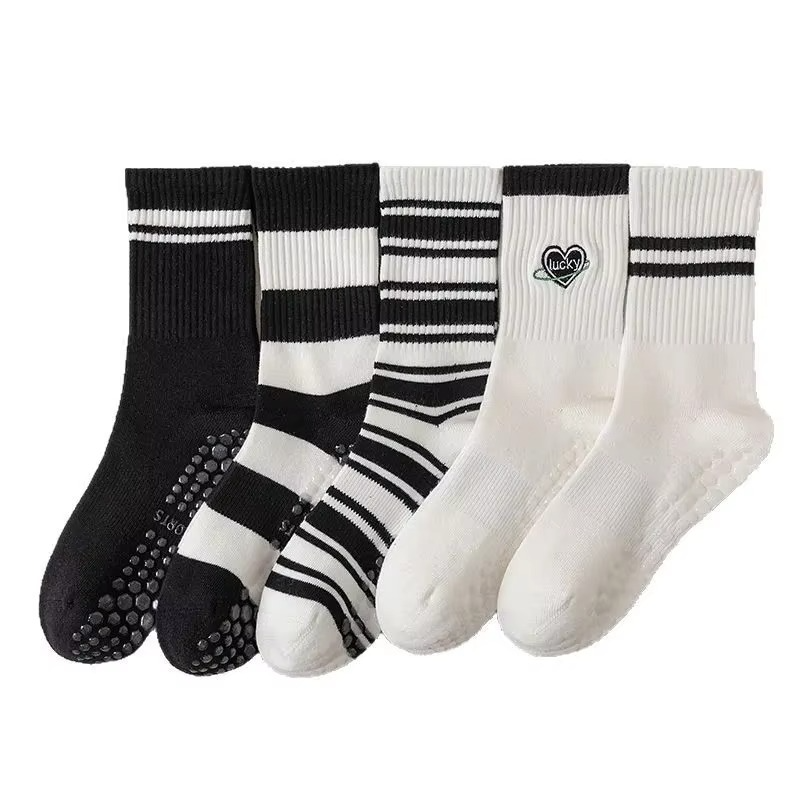 Unisex Mid-Calf Stripete Yogasokker - Rutsje-frie, Svettsugende, Luktkontroll Luvikno