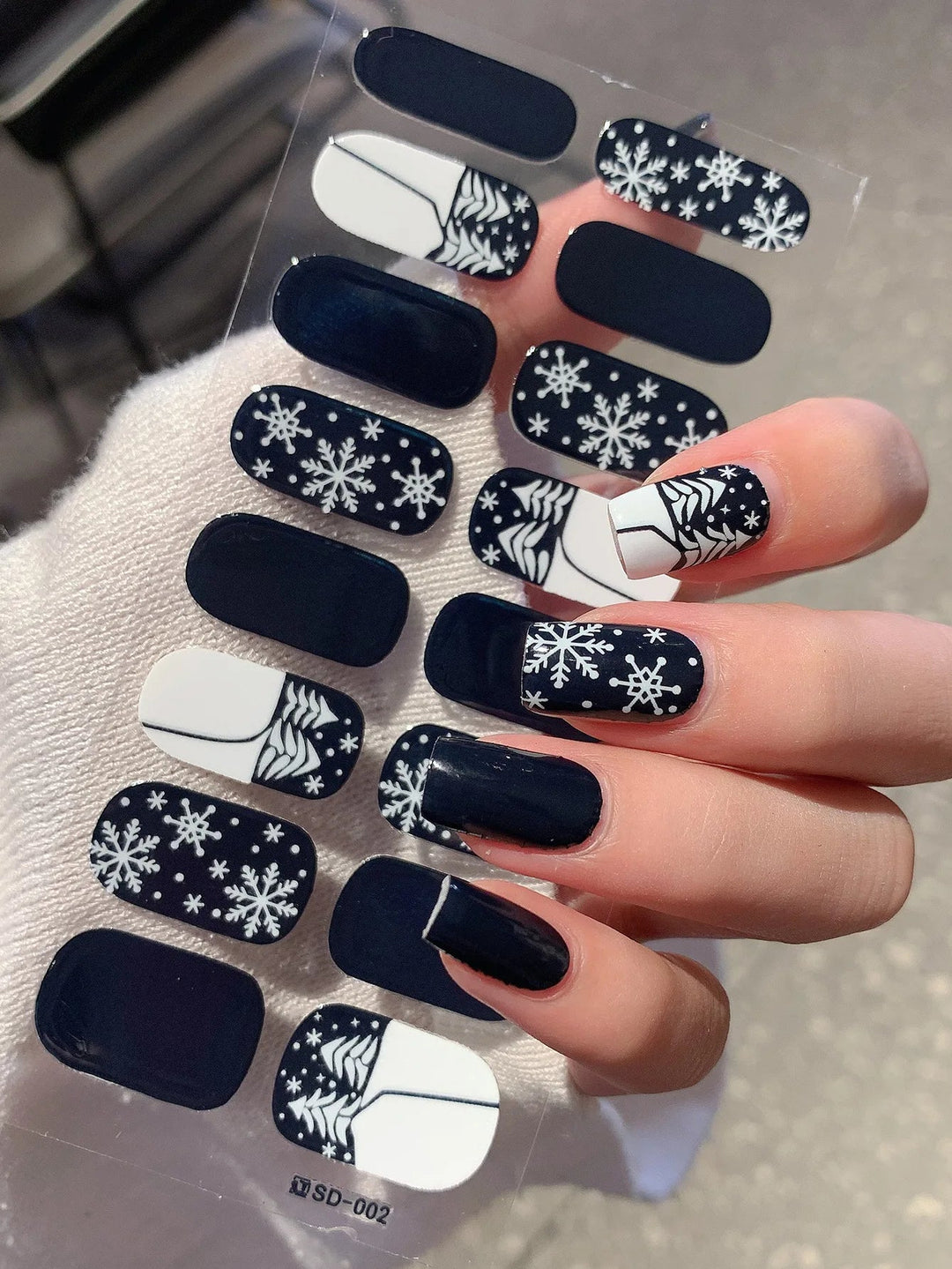 GlitzNail – Festive Christmas Nails Rask, Komplett Uten Salong Luvikno