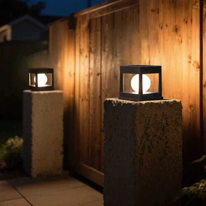 Luvikno | Solhage Lantern LUMOVIA DuoLight | 2 Lysfarger | IP65 Vanntett | For Bakke, Terrase & Staketmontering | 11,8 x 11,8 x 11,5 cm