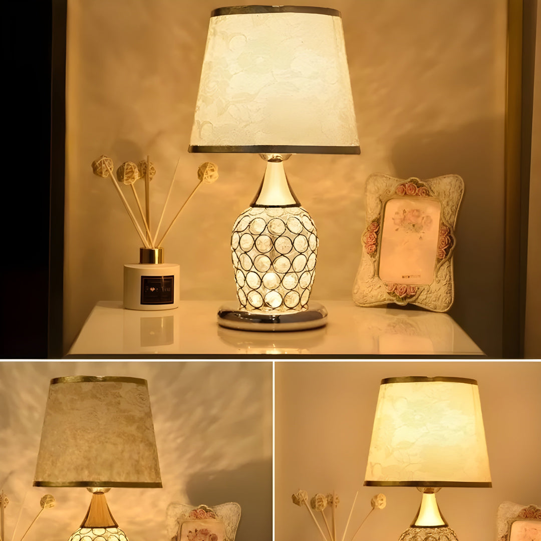 Luvikno | Lustrelia Krystall Optisk Bordlampe | LED Belysning & Berøringsfunksjon | Elegant Lysspill | 220V | Plast