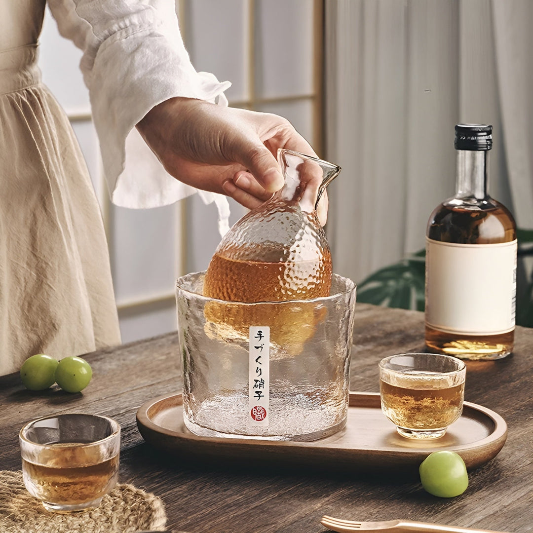Japansk sake-sett laget av glass – Elegant karaffel med kopper | Perfekt for vin, whisky og likør | Luvikno