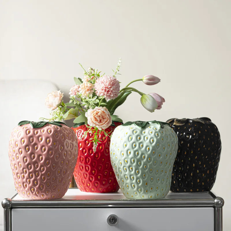 Stygg Jordbær Vase | Luvikno