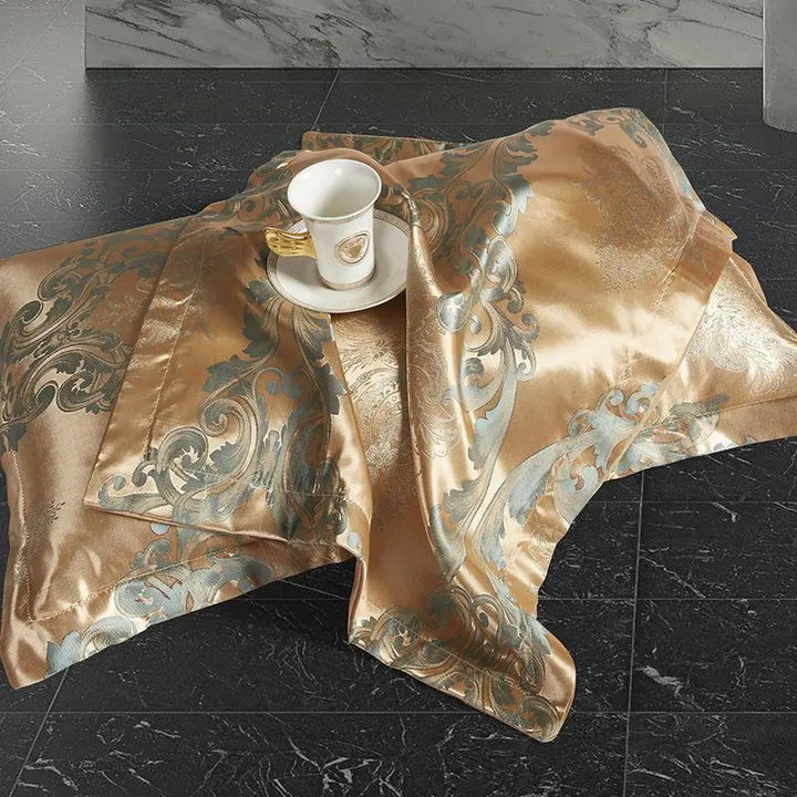 Luvikno | Luksuriøst Satin Rayon Jacquard Dynecover i Gull & Blå