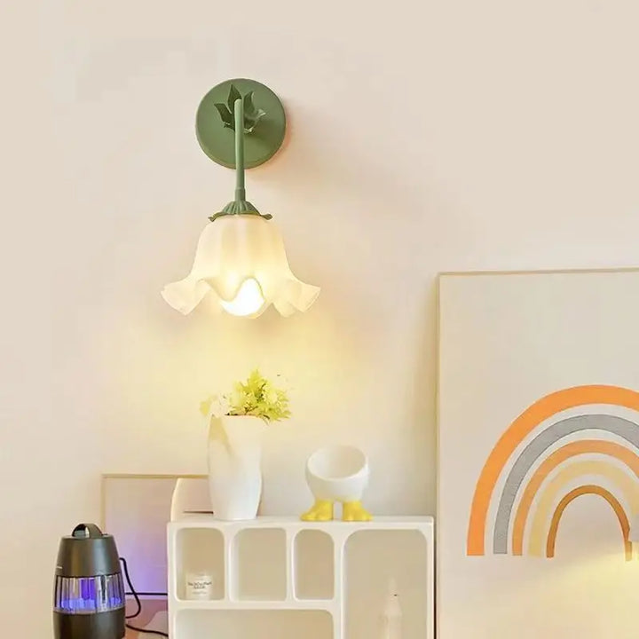 LuxePetal - Elegant Vegglampe med Blomsterdesign for Soverommet Luvikno