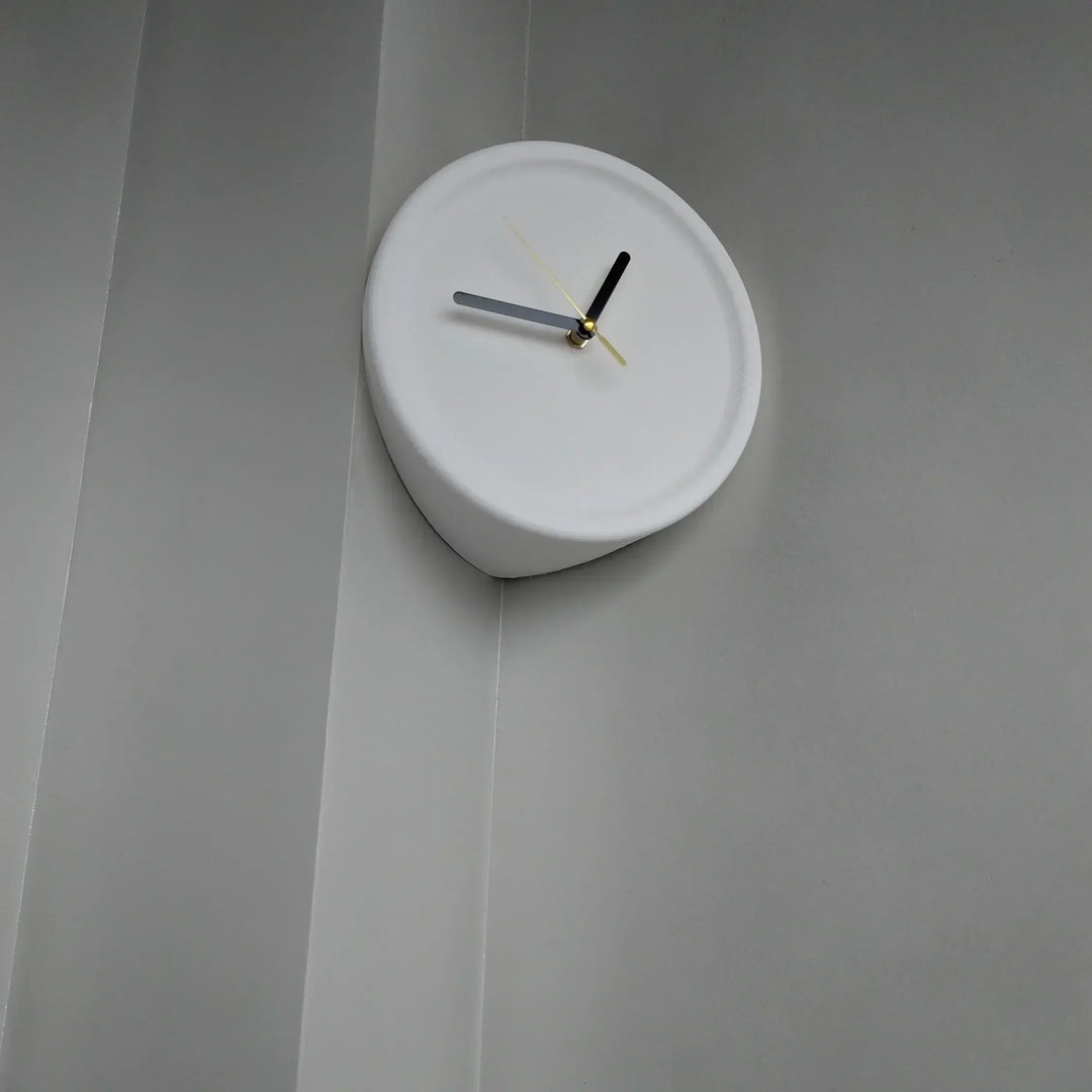 SilentCorner Klokke - Stilig Stille Veggklokke uten Boring Luvikno